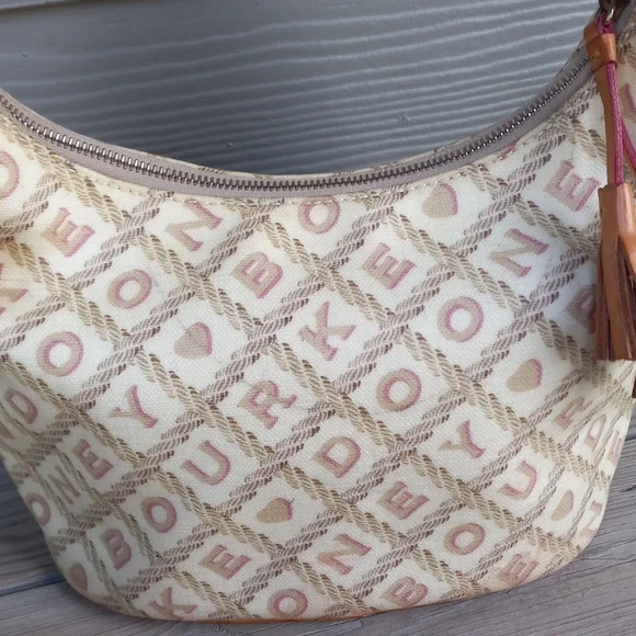 ❌️🚫 SOLD! Dooney & Bourke Vintage Coated Cotton Crossword Bucket Bag & Wallet - Picture 4 of 16